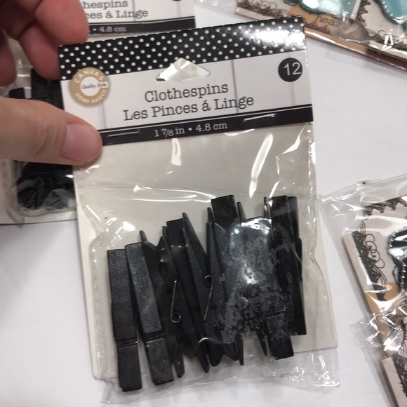 Crafters Bundle of Flowers & Clips - Picture 3 of 9